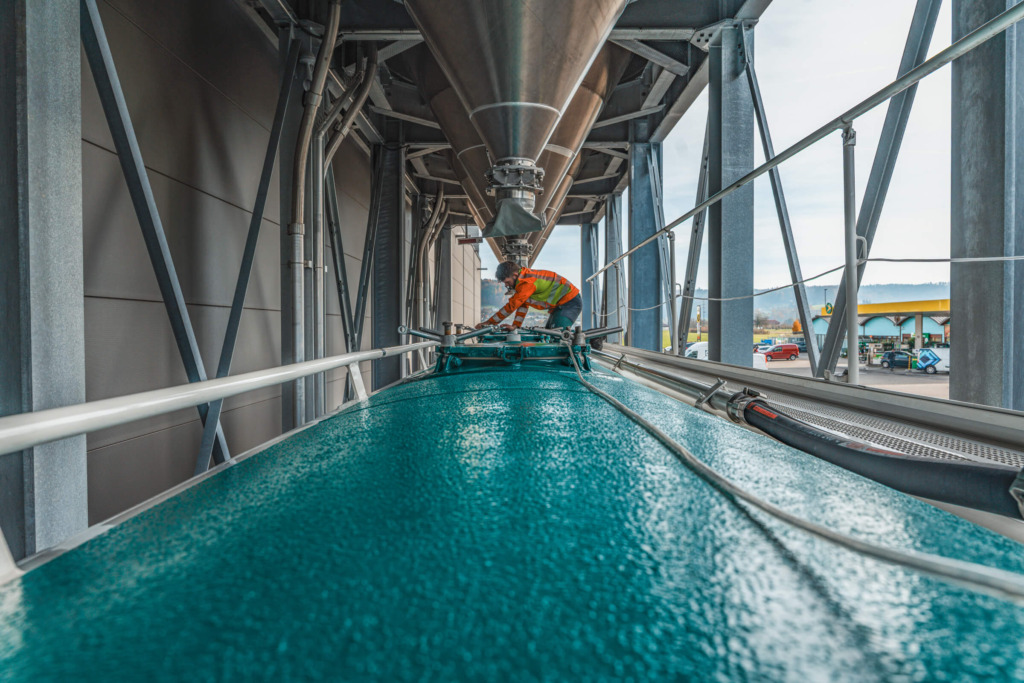 Kontakt - Bachmann AG, Transporte Schweiz - Der Transport und das Handling von hochwertigen Schüttgütern und Lebensmittel, weil Hygiene und absolute Sauberkeit zu unseren obersten Geboten gehören. 19 Kontakt - Bachmann AG, Transporte Schweiz - Der Transport und das Handling von hochwertigen Schüttgütern und Lebensmittel, weil Hygiene und absolute Sauberkeit zu unseren obersten Geboten gehören. 19