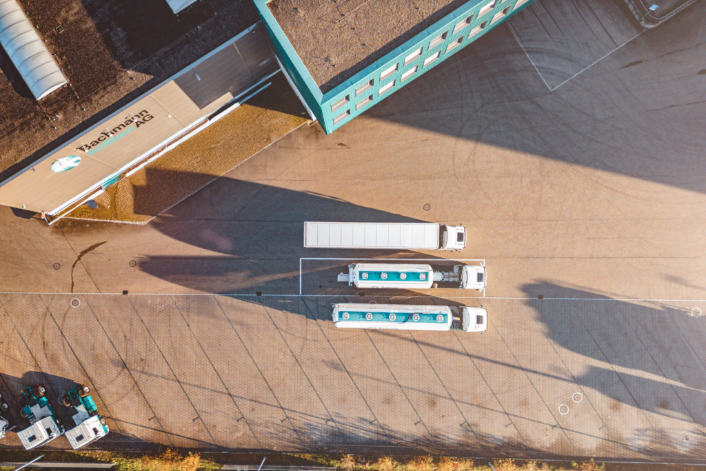 Kontakt - Bachmann AG, Transporte Schweiz - Der Transport und das Handling von hochwertigen Schüttgütern und Lebensmittel, weil Hygiene und absolute Sauberkeit zu unseren obersten Geboten gehören. 44 Kontakt - Bachmann AG, Transporte Schweiz - Der Transport und das Handling von hochwertigen Schüttgütern und Lebensmittel, weil Hygiene und absolute Sauberkeit zu unseren obersten Geboten gehören. 44